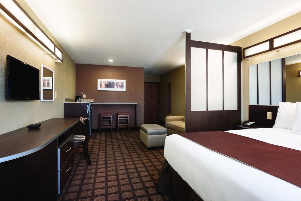 Quality Inn & Suites Kenedy - Karnes City Exterior foto